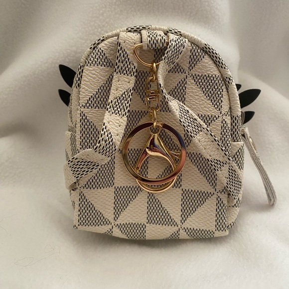 Owl Keychain/Mini Purse - Picture 2 of 5